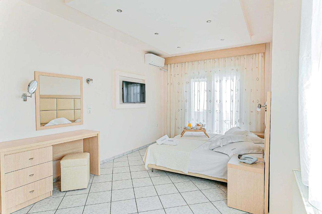 Marinis Boutique Rooms Nea Iraklitsa Esterno foto