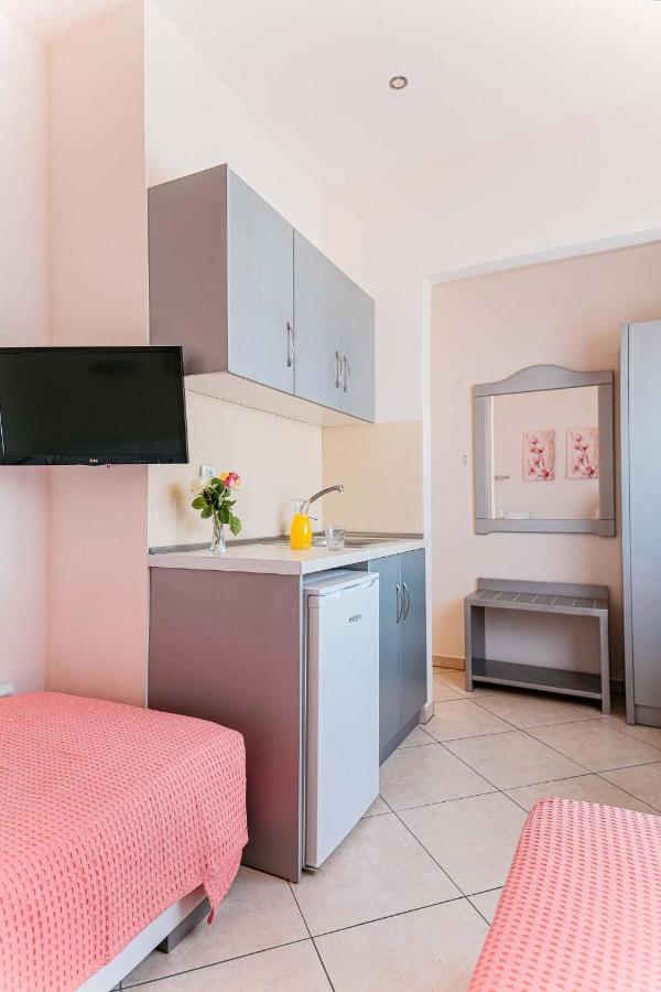 Marinis Boutique Rooms Nea Iraklitsa Esterno foto