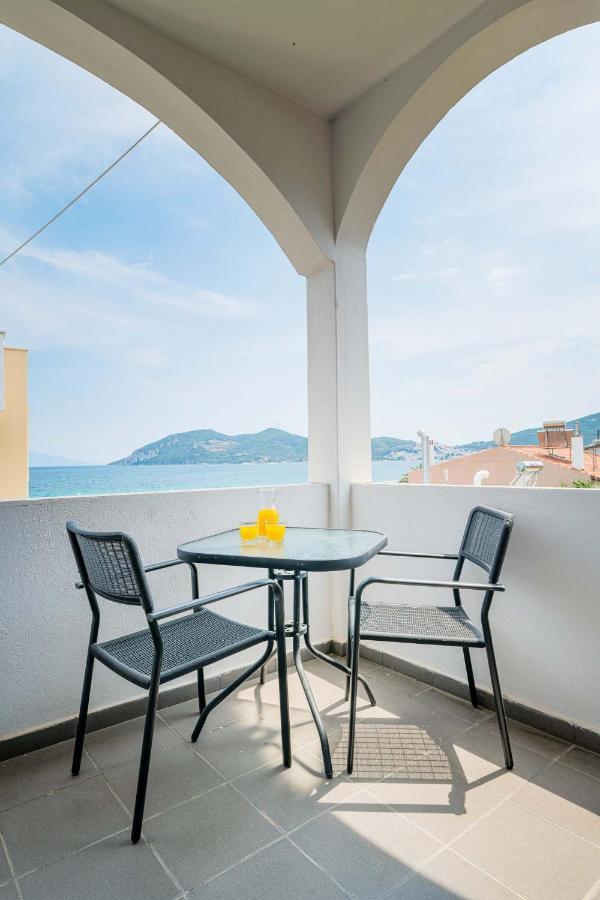 Marinis Boutique Rooms Nea Iraklitsa Esterno foto
