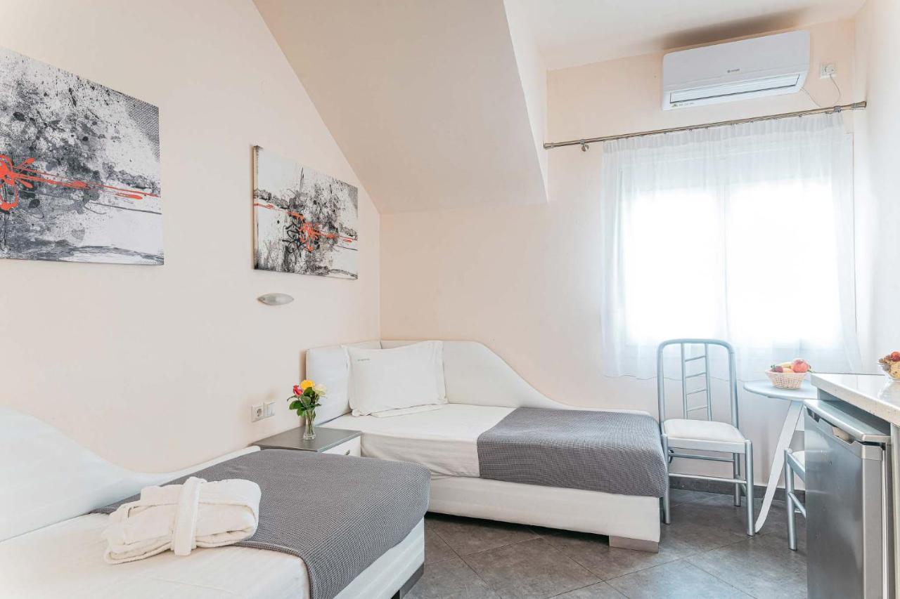 Marinis Boutique Rooms Nea Iraklitsa Esterno foto