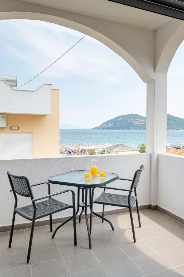 Marinis Boutique Rooms Nea Iraklitsa Esterno foto