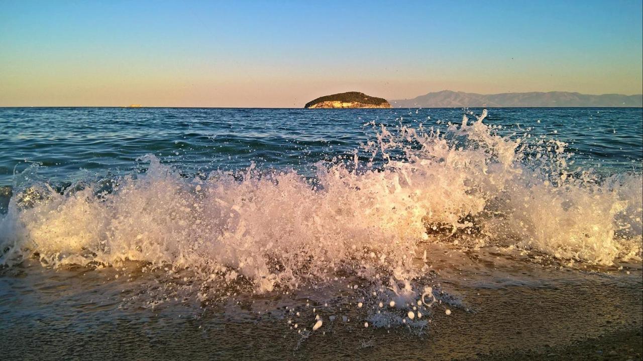 Marinis Boutique Rooms Nea Iraklitsa Esterno foto