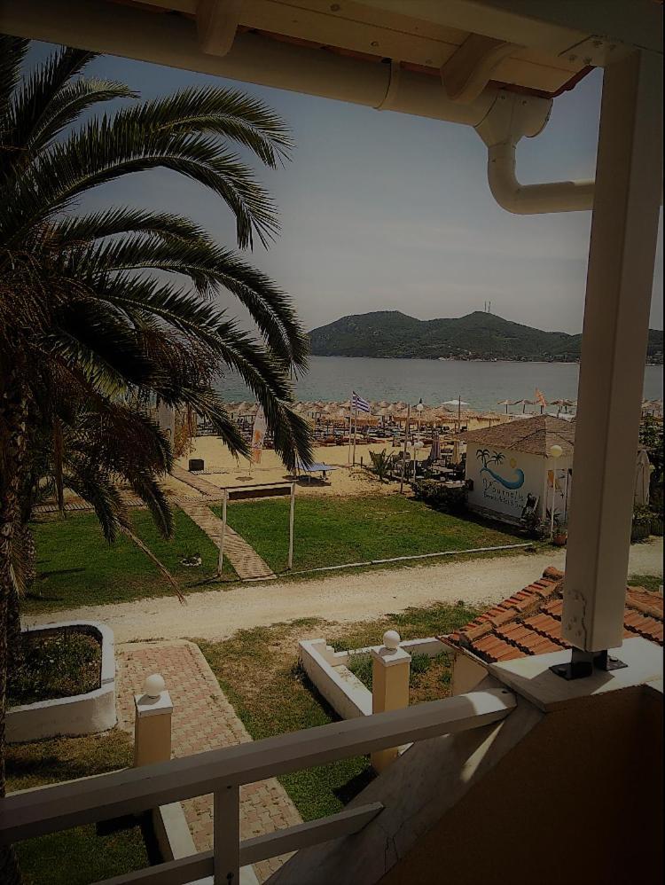 Marinis Boutique Rooms Nea Iraklitsa Esterno foto
