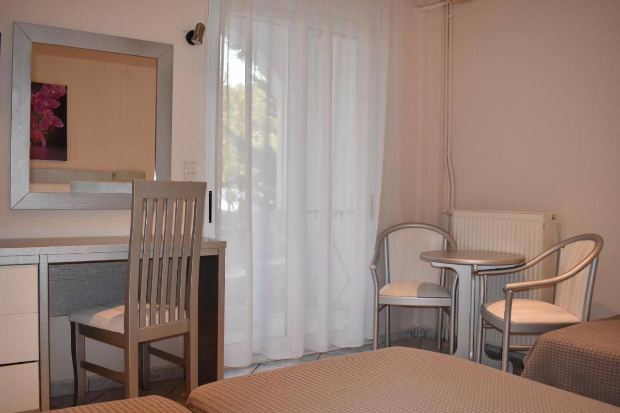 Marinis Boutique Rooms Nea Iraklitsa Esterno foto