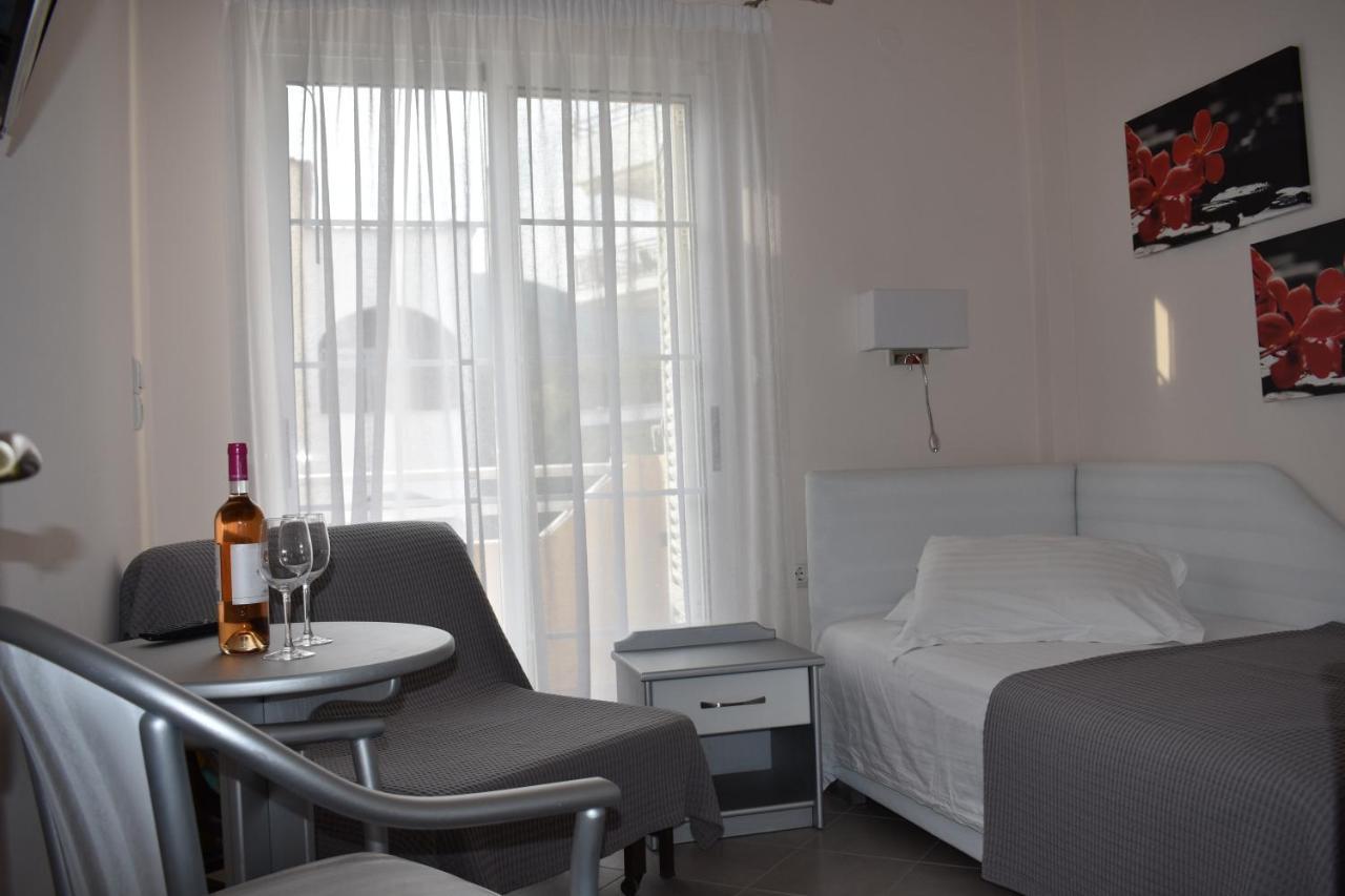 Marinis Boutique Rooms Nea Iraklitsa Esterno foto