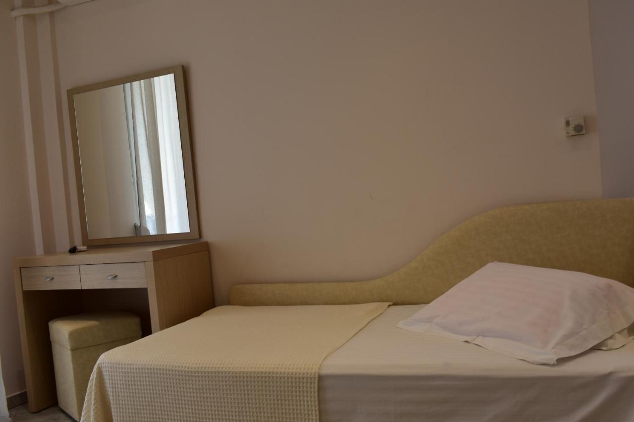 Marinis Boutique Rooms Nea Iraklitsa Esterno foto